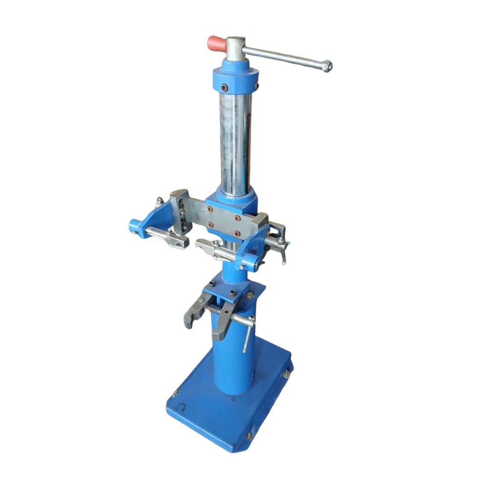 Heavy-duty suspension coil spring compressor with adjustable arms
