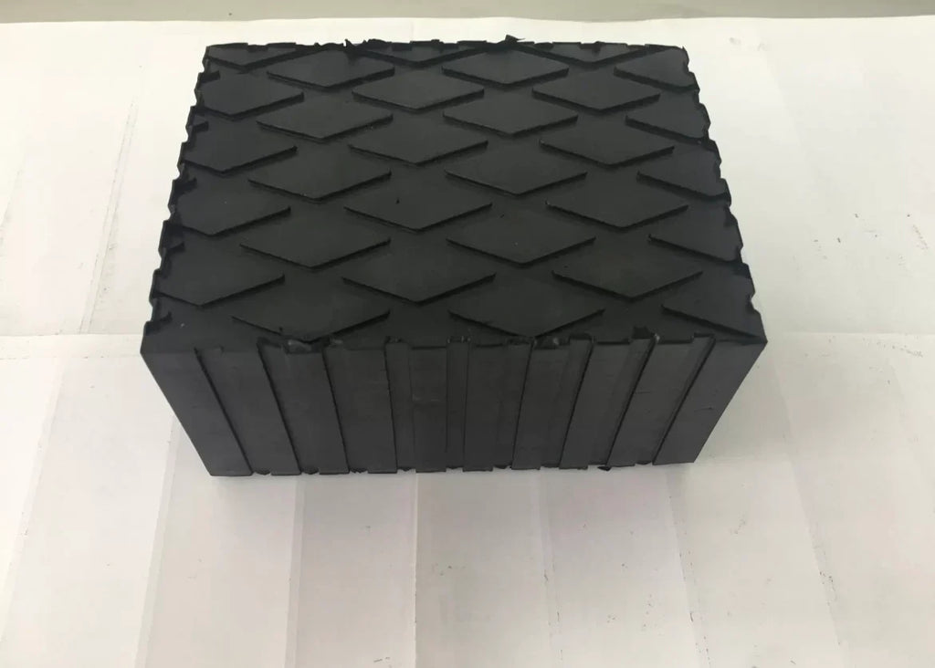 Heavy-duty rubber block with diamond anti-slip pattern
